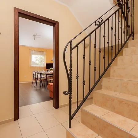 Holiday House Neptun By Renters בית נופש וולין