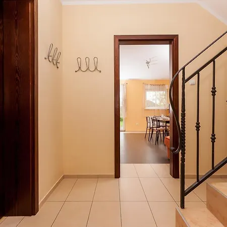 Holiday House Neptun By Renters בית נופש