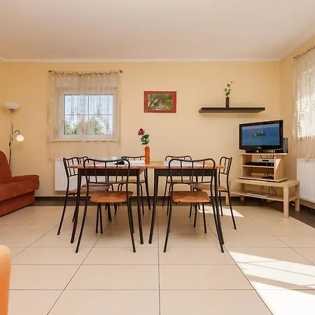 Holiday House Neptun By Renters בית נופש