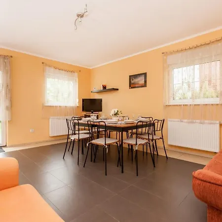 Holiday House Neptun By Renters בית נופש וולין